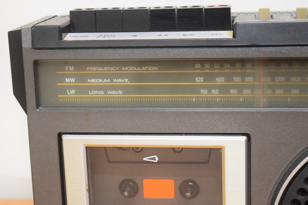Akai AJ-350L Radio / Kassettendeck Kombination