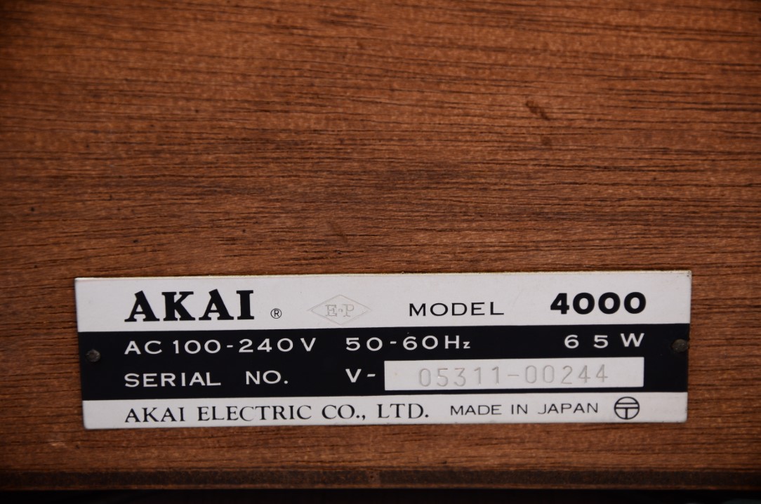 Akai Model 4000 – mit eingebaute Verstärker