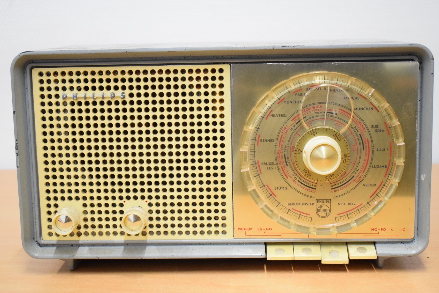 Philips B3X90U Bakelit Röhren Radio 