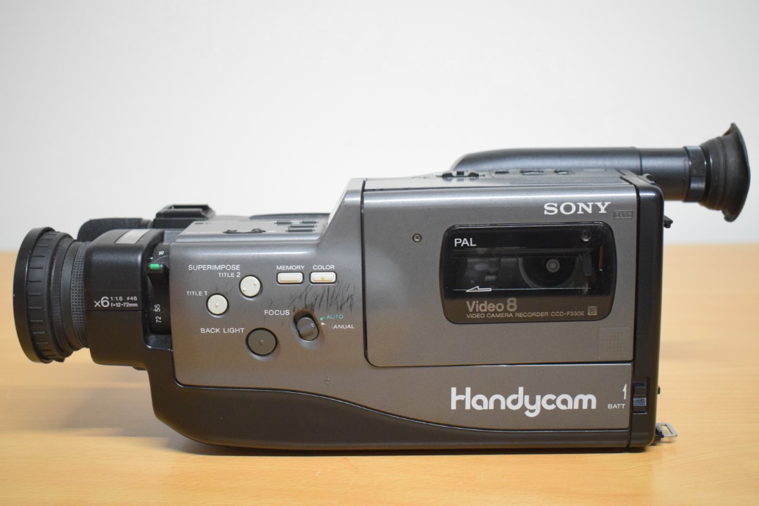 Sony Handycam Video 8 CCD-F330E mit Zubehör + Tasche