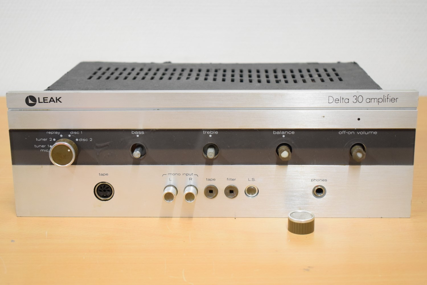 LEAK Delta 30 Stereo Verstärker