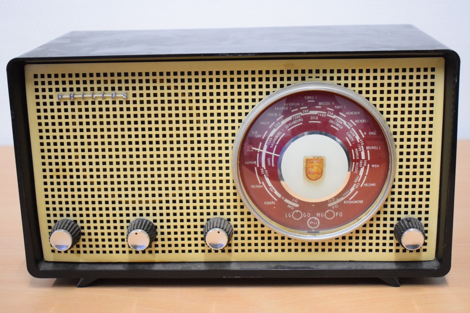 Philips B2X80U Bakelit Röhren Radio 