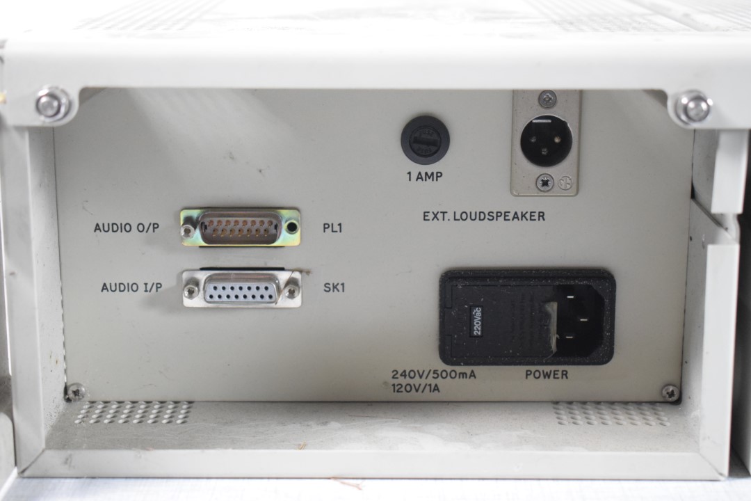 Für analoges Video: Leader 5130P PAL-Monitor / Advent AAM-2001 Audioverstärker