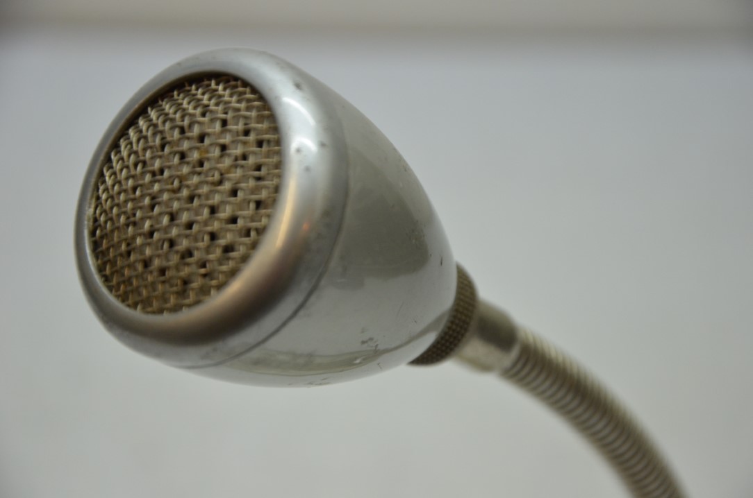 Alte Mikrofon, Unbekannte Marke – Sammlerstück