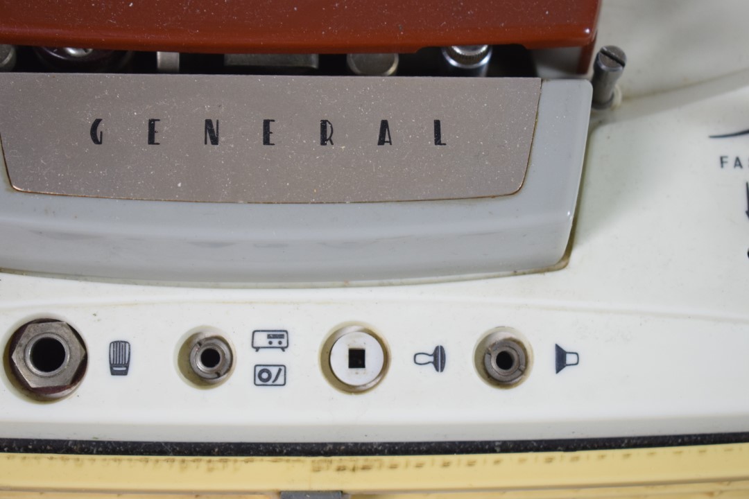 General (Fujitsu Marke) FX-400 Röhren Tonbandmaschine 