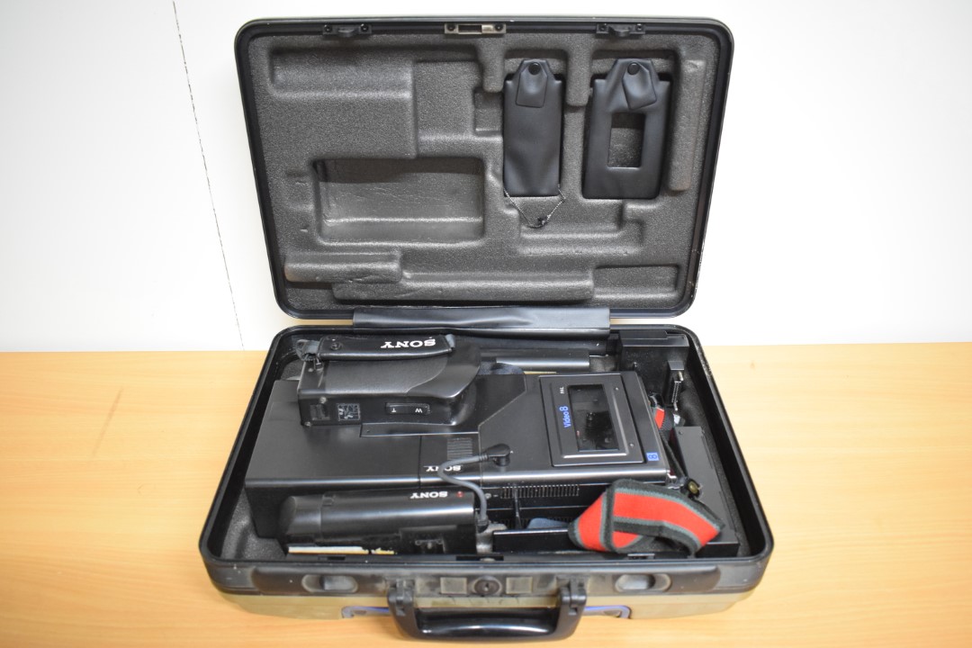 Sony CCD-V8AF Video 8 Camcorder & viele Accessoires