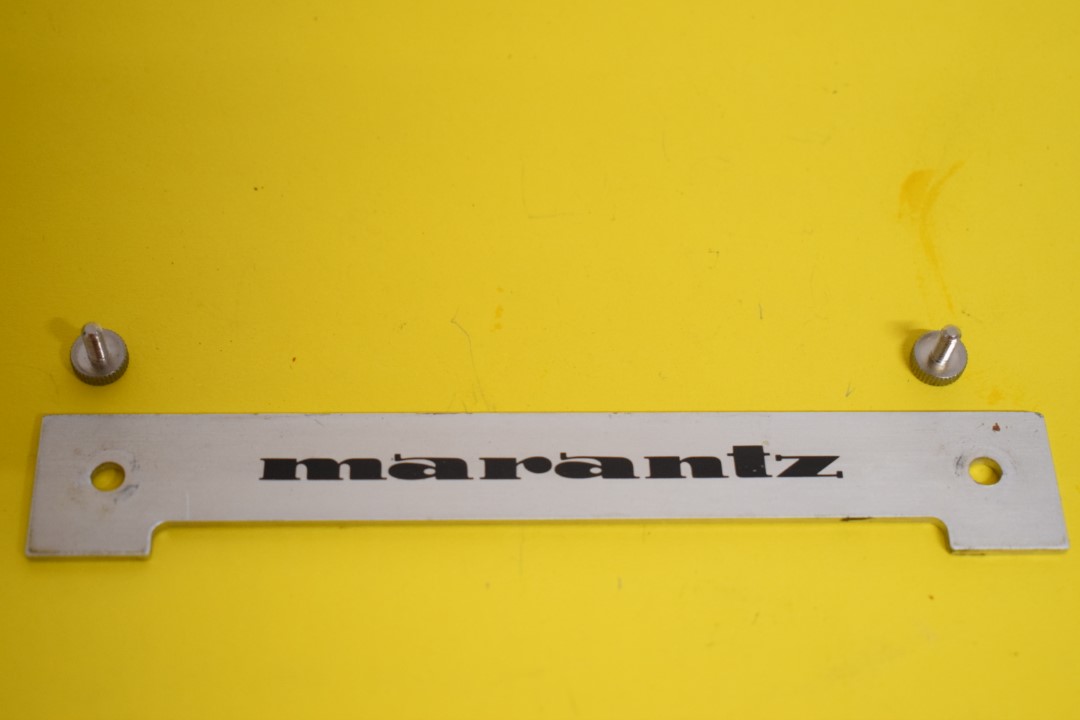 Marantz SD6020 Kassettendeck – Markenschild mit Befestigungsschrauben
