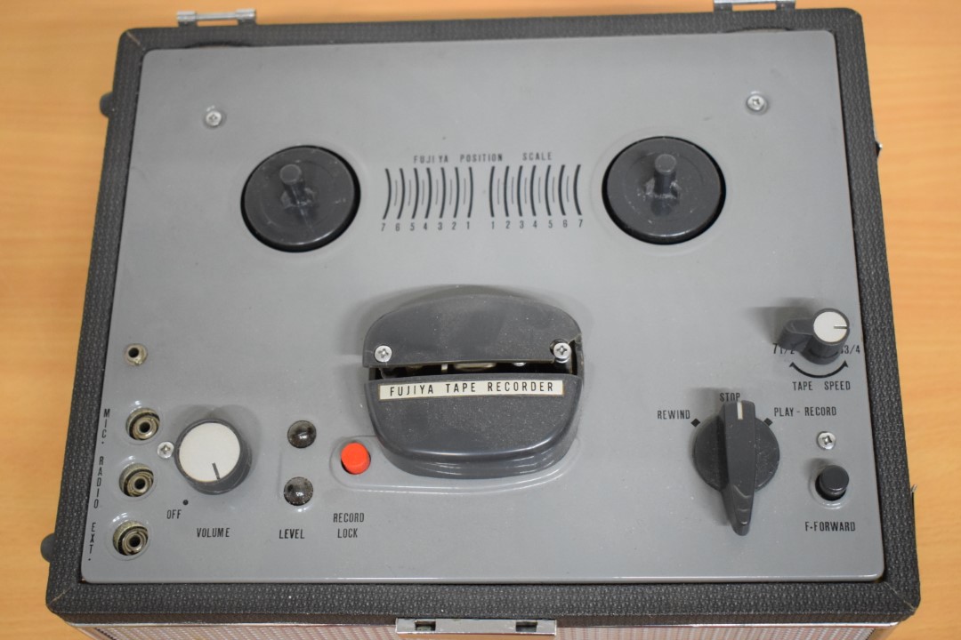 Fujiya Corder FL-352A Röhren Tonbandmaschine